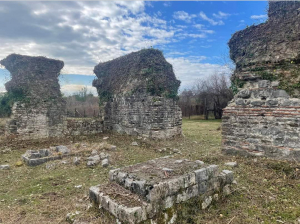 В АЛАХАДЗЫХЬ ПРИВОДЯТ В ПОРЯДОК ТЕРРИТОРИЮ ХРАМА АХАШ-НЫХА