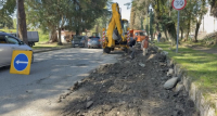 ПРОДОЛЖАЮТСЯ РАБОТЫ ПО БЛАГОУСТРОЙСТВУ ДОРОЖНОГО ПОЛОТНА ПО УЛИЦЕ ДЗИДЗАРИЯ