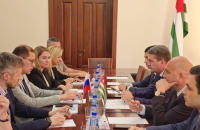 ДЖАНСУХ НАНБА ВСТРЕТИЛСЯ С ДЕЛЕГАЦИЕЙ ПСКОВСКОЙ ОБЛАСТИ