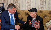 ВАРАЗДАТ МИНОСЯН ПОЗДРАВИЛ ВЕТЕРАНА ВЕЛИКОЙ ОТЕЧЕСТВЕННОЙ ВОЙНЫ АЙКАРАТА МАНУКЯН