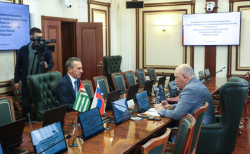 ГЛАВА МИД АБХАЗИИ ВСТРЕТИЛСЯ С ГРИГОРИЕМ КАРАСИНЫМ