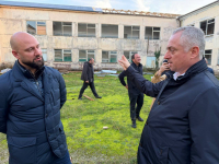 В  ШКОЛЕ СЕЛА АБГАРХУК МЕНЯЮТ КРОВЛЮ