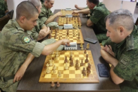 ЗА ШАХМАТНОЙ ДОСКОЙ