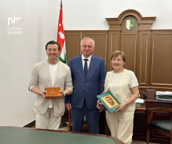 ПРЕЗИДЕНТ АБХАЗИИ ПРИНЯЛ СЕРГЕЯ БЕЗРУКОВА