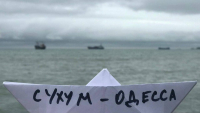 В СУХУМЕ ПОЧТИЛИ ПАМЯТЬ ПОГИБШИХ В ДОМЕ ПРОФСОЮЗОВ В ОДЕССЕ