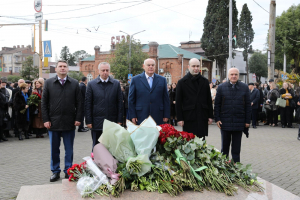 АСЛАН БЖАНИЯ ПРИНЯЛ УЧАСТИЕ В ТОРЖЕСТВЕННЫХ МЕРОПРИЯТИЯХ ПО СЛУЧАЮ 150-ЛЕТИЯ СО ДНЯ РОЖДЕНИЯ ДМИТРИЯ ГУЛИА