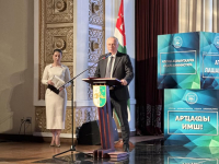 В СУХУМЕ ПРОШЛА ЦЕРЕМОНИЯ НАГРАЖДЕНИЯ УЧИТЕЛЕЙ