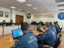 ЛЕВ КВИЦИНИЯ ВСТРЕТИЛСЯ С КУРСАНТАМИ АКАДЕМИИ ГОСУДАРСТВЕННОЙ ПРОТИВОПОЖАРНОЙ СЛУЖБЫ МЧС РОССИИ