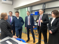 ГУБЕРНАТОР МОСКОВСКОЙ ОБЛАСТИ ПОСЕТИЛ СУХУМСКУЮ ШКОЛУ ИМ. А. ПУШКИНА