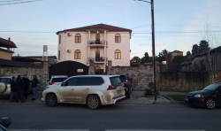 В СУХУМЕ ОБСТРЕЛЯЛИ ДОМ АДГУРА ХАРАЗИЯ