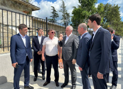 ПРЕЗИДЕНТ ПРОИНСПЕКТИРОВАЛ ХОД РЕКОНСТРУКЦИИ ЦЕНТРАЛЬНОЙ НАБЕРЕЖНОЙ В ГАГРЕ